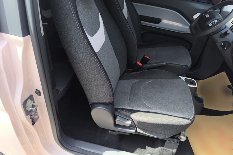 Used Chery QQ Ice Cream 2022 170km Sundae Phosphate Lithium-Ion
