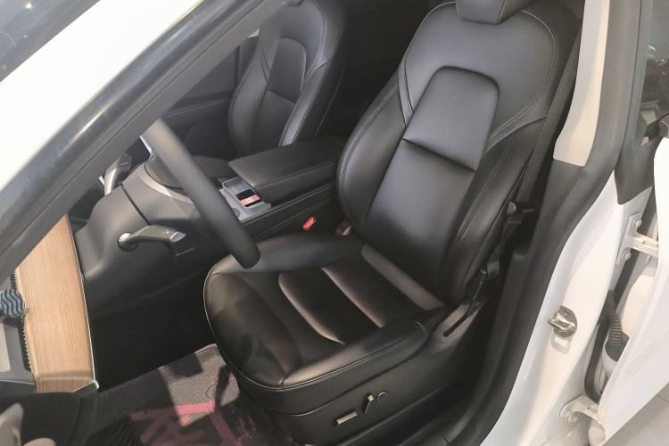 Used Tesla Model Y 2022 Long-Range All-Wheel-Drive Version Left Front Seat