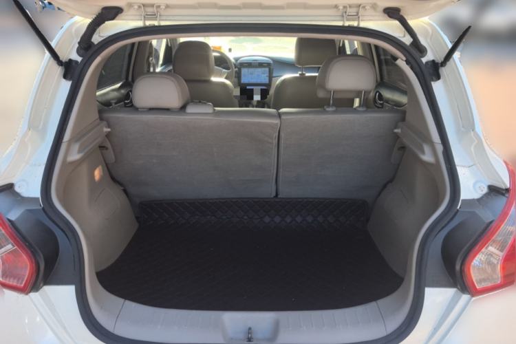 Used Nissan Tiida 2011 1.6L CVT Smart Version Trunk