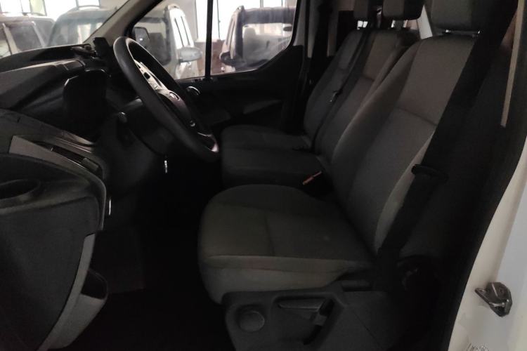 Used Ford Transit 2017 2.0T Diesel Multi-Purpose Commercial Vehicle Short Wheelbase Low Roof China V Standard