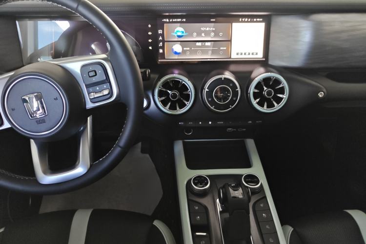 Used Tank 300 2023 City Edition 2.0T—Stylish as Ever Interior 4