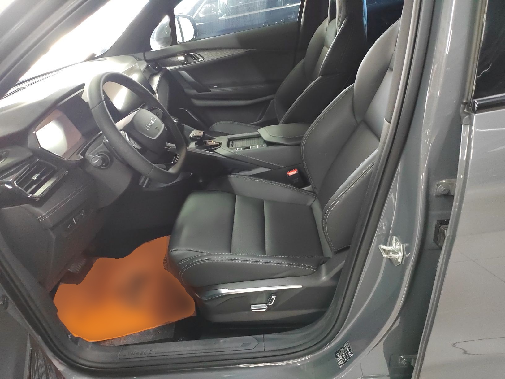 Переднее сиденье в автомобиле