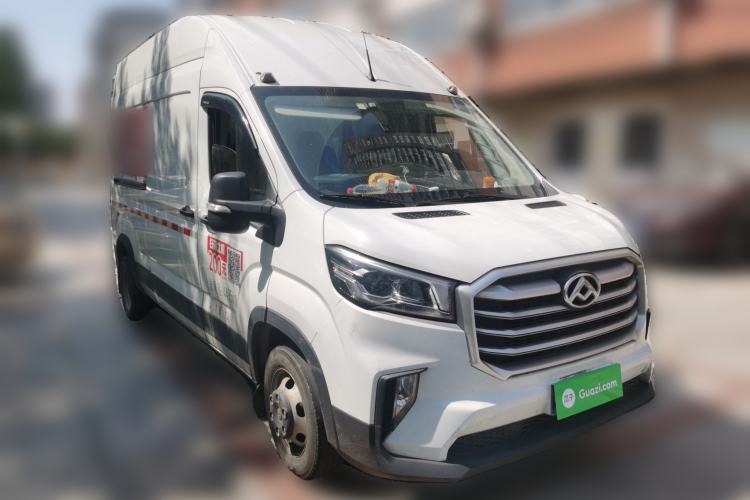 Used SAIC MAXUS Xintu V90 2024 Zhiyun 2.0T Manual Rear-Drive Extended-Wheelbase Ultra-High-Roof Model with Dual Rear Tires and 3 Seats
