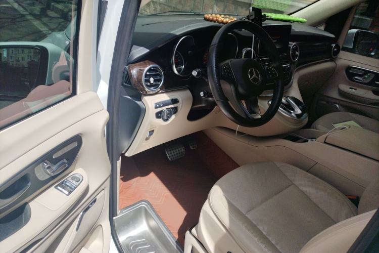 Used Mercedes-Benz V-Class 2017 V 260 L Prestige Extended Edition Driver Seat