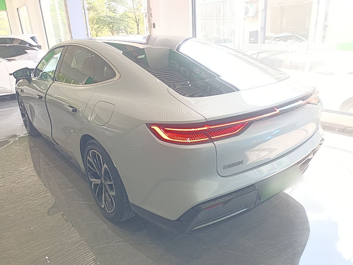 Geely Galaxy E8 2025 700 km Long-Range Intelligent Driving Version — снимка 4