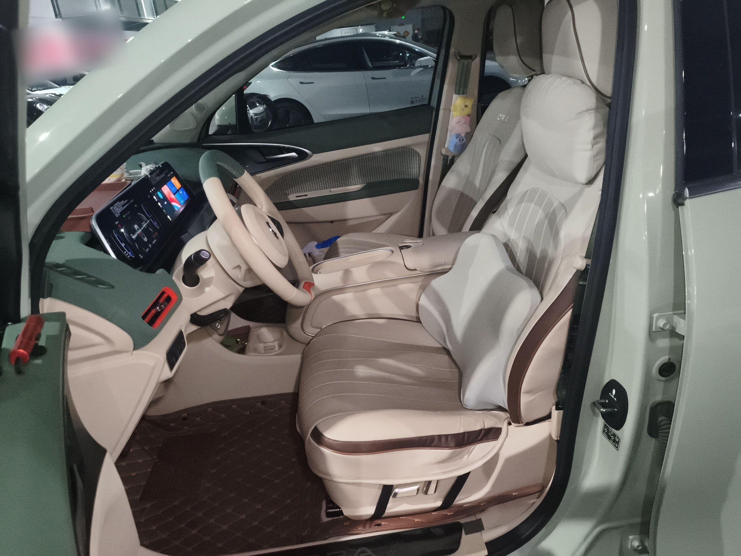 المقاعد الأمامية داخل السيارة