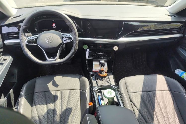 Used Volkswagen Passat 2024 330TSI Elite Edition Center Console