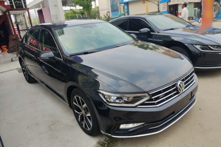 Used Volkswagen Magotan 2020 280TSI DSG Leading Edition Front Right 45 Deg