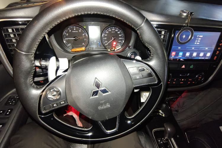 Used Mitsubishi Outlander 2016 2.4L 4x4 Luxury Edition 7-Seater