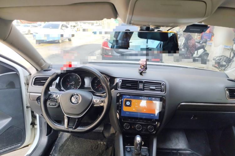 Used Volkswagen Sagitar 2015 230TSI Automatic Luxury Model
