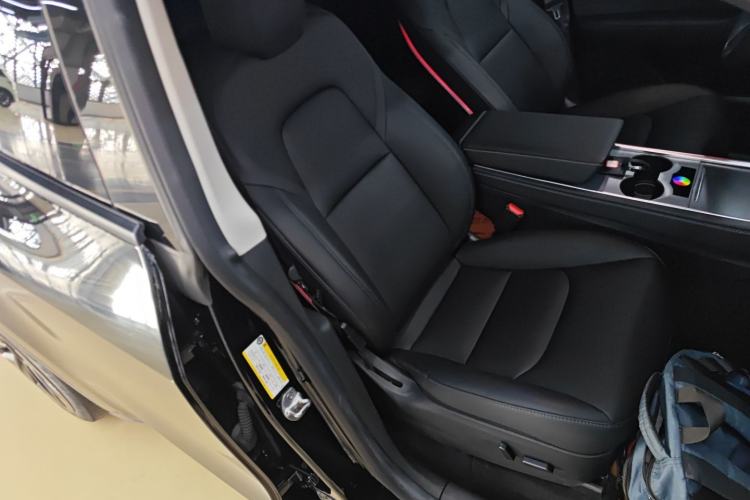 Used Tesla Model Y 2022 Rear-Wheel-Drive Version Right Front Seat