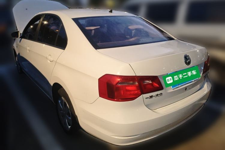 Used Volkswagen Jetta 2015 Value Edition 1.6L Manual Fashionable Style
