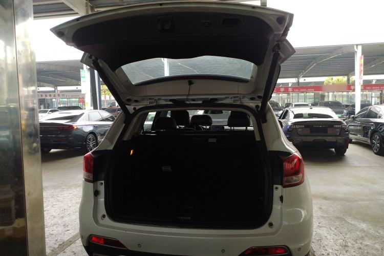 Used Hanteng X7 2016 1.5T Manual Luxury Edition Trunk