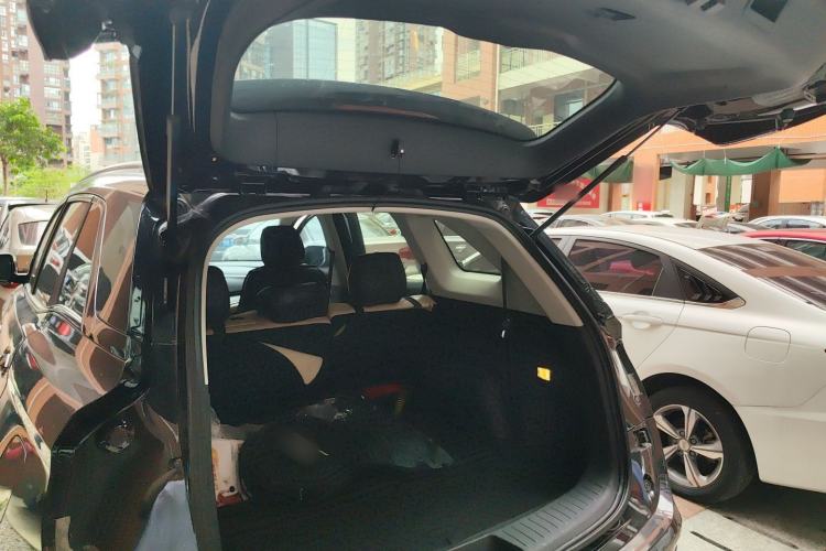 Used Landian E5 2023 1.5L DE-i 100KM Comfort Edition 7-Seater Trunk