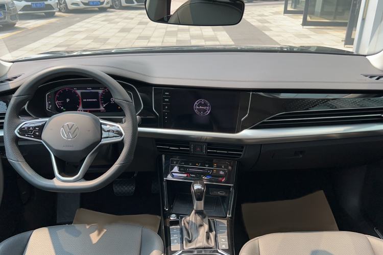 Used Volkswagen Passat 2024 380TSI Dragon Glory Edition Interior 3