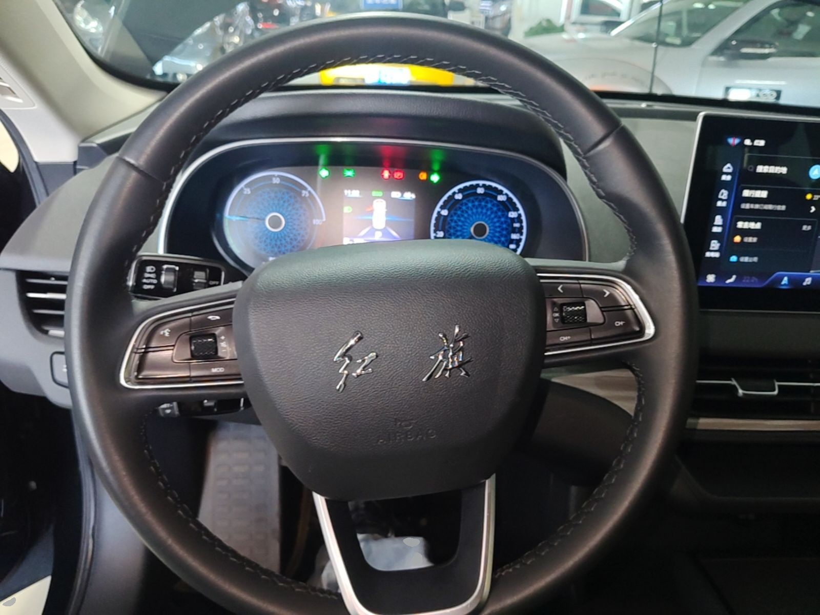 Hongqi E-QM5 2024 610 km PLUS — снимка 13