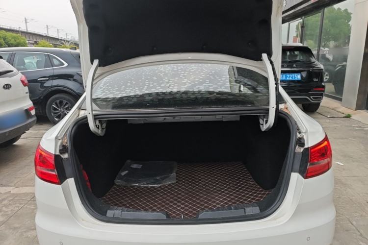 Used Ford Escort 2019 Revised 1.5L Automatic ZhiXiang Version (Tire Pressure Monitoring) China VI Standard Trunk