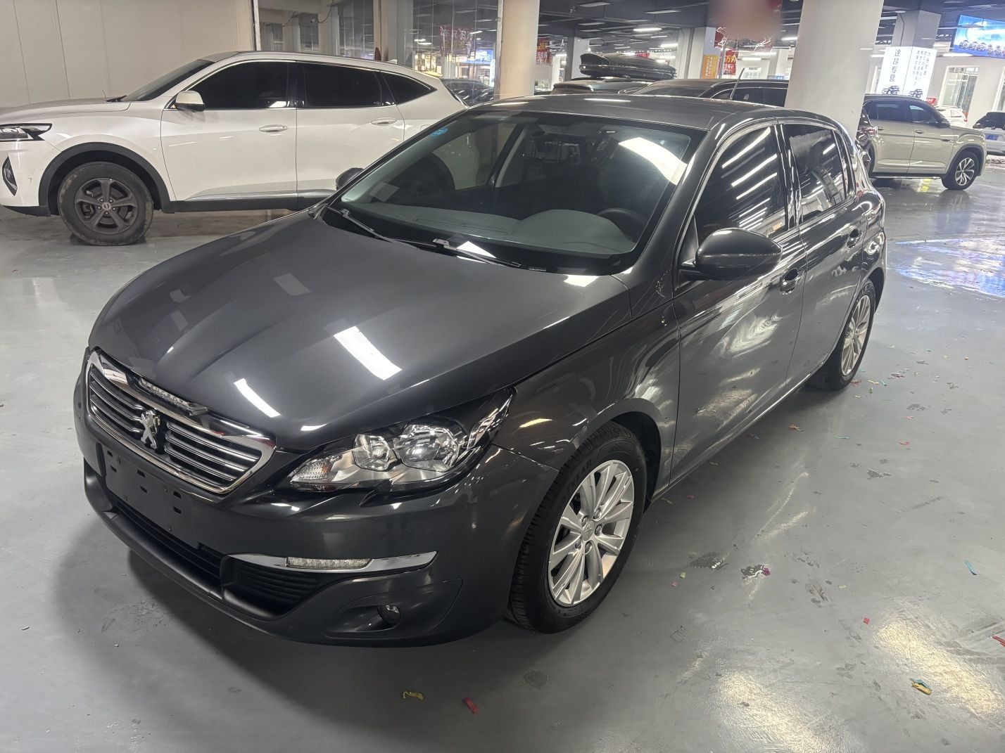 Под передней частью автомобиля