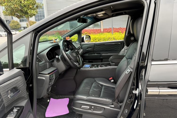 Used Honda Elysion 2024 2.0L eHEV Luxury Edition Interior 2