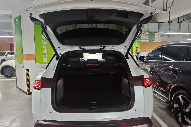 Used BYD Song L DM-i 2025 Intelligent Driving Version 160 km Beyond-Range Type Trunk