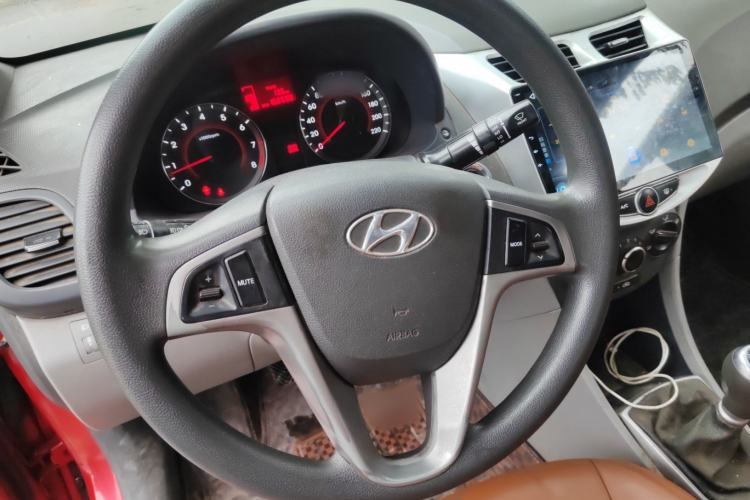 Used Hyundai Verna (older generation) 2014 1.4L Manual Top-Tier Model TOP
