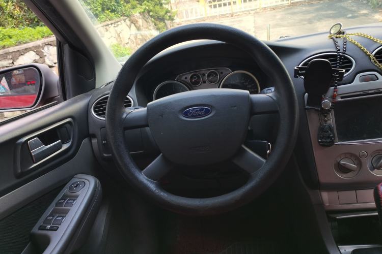 Used Ford Focus 2013 Hatchback Classic 1.8L Automatic Base Model
