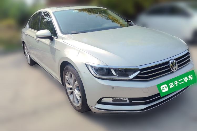 Used Volkswagen Magotan 2017 330TSI DSG Luxury Model Front Right 45 Deg