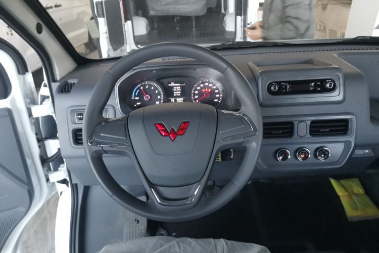 Used Wuling Yangguang 2025 Model 400km Bus Edition—Comfort Edition
