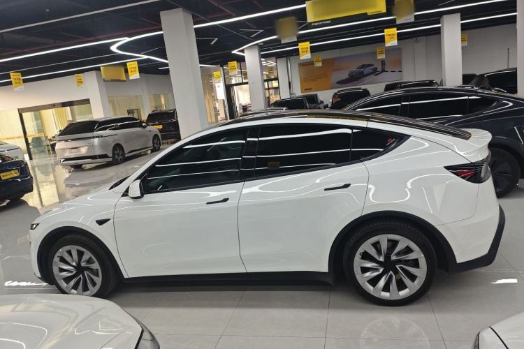 Used Tesla Model Y 2025 Long-Range All-Wheel-Drive Version