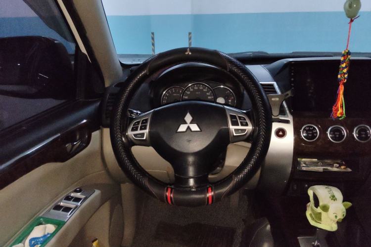 Used Mitsubishi Pajero Sport 2013 3.0L Automatic 4x4 Flagship Edition
