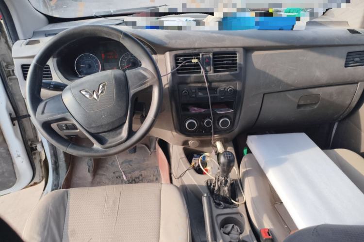 Used Wuling Rongguang V 2015 1.5L Base Version
