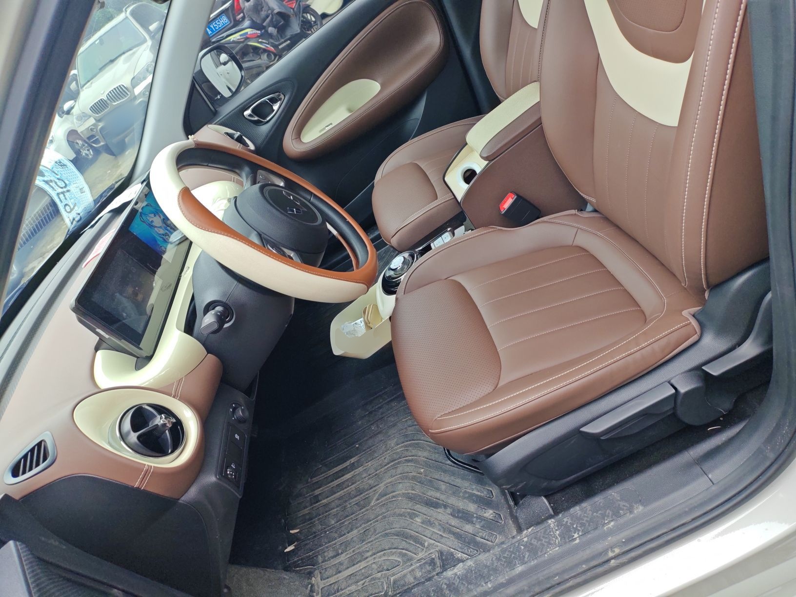 Переднее сиденье в автомобиле