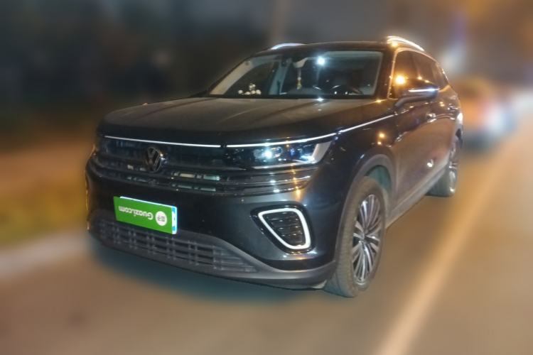 Used Volkswagen Tavendor 2023 330TSI Luxury Touring Edition