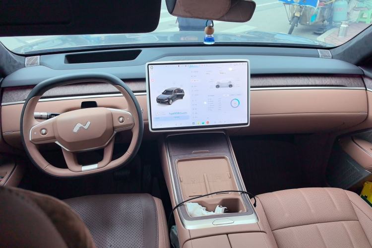 Used ONVO Luxeed L90 2025 Model—Max Six-Seater Version Center Console