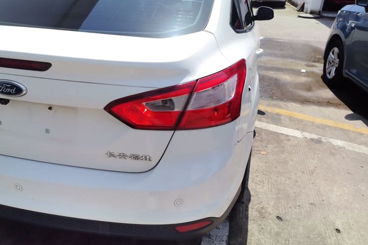 Used Ford Focus 2012 Sedan 1.6L Automatic Fashion Edition