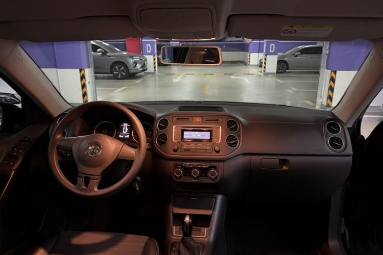 Used Volkswagen Tiguan 2016 280TSI Automatic Two-Wheel-Drive Silk Road Style Edition Interior 10