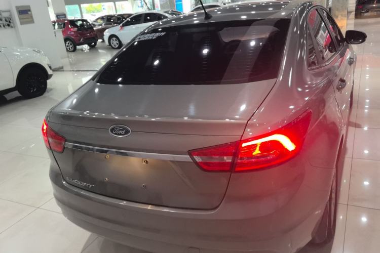 Used Ford Escort 2015 1.5L Automatic Fashion Model
