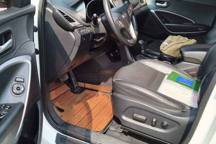 Used Hyundai Santa Fe 2013 2.4L Automatic Two-Wheel Drive Smart Version