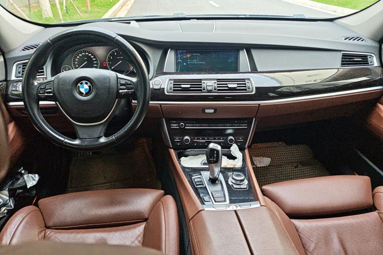 Used BMW 5 Series GT 2013 535i Luxury Edition Center Console