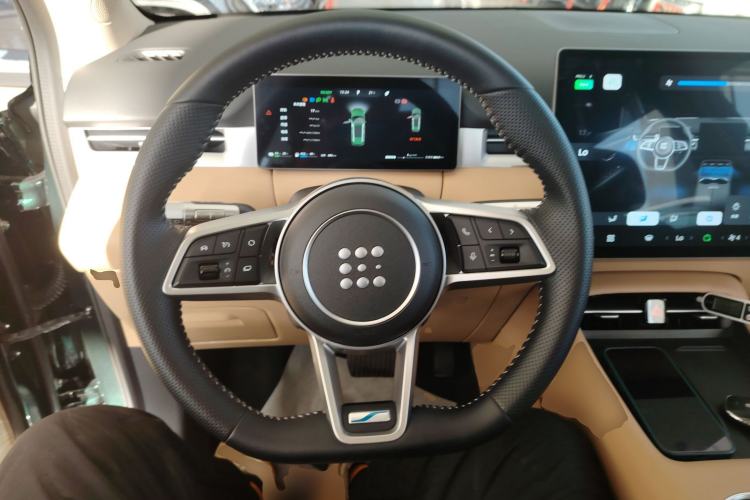 Used Landian E5 PLUS 2025 165 km Long-Range Version PLUS 7-Seater