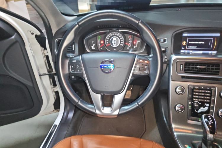 Used Volvo V60 2014 Facelift T5 Zhiyi Edition
