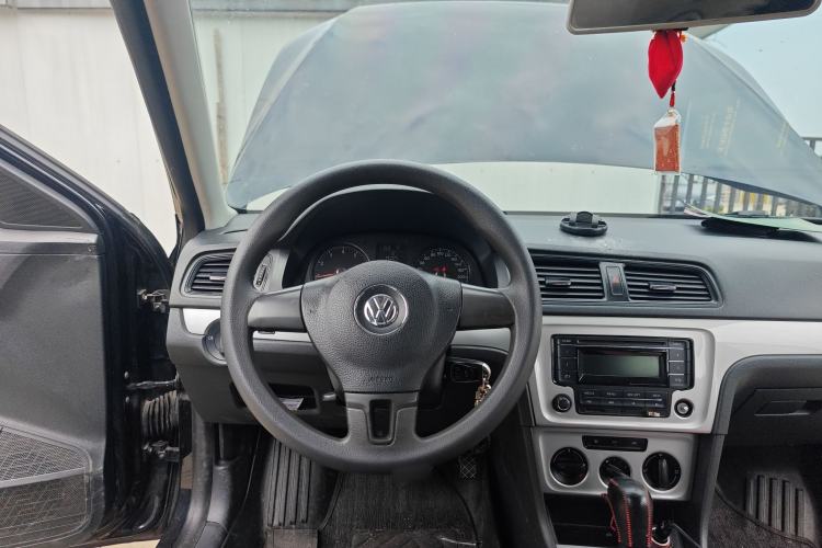 Used Volkswagen Lavida 2013 Revised Classic 1.6L Automatic Fashion Edition Steering Wheel