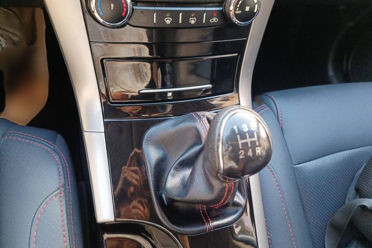 Used Huatai Santa Fe 2016 1.5T Gasoline Manual Two-Wheel Drive Smart Enjoyment i3 Model
