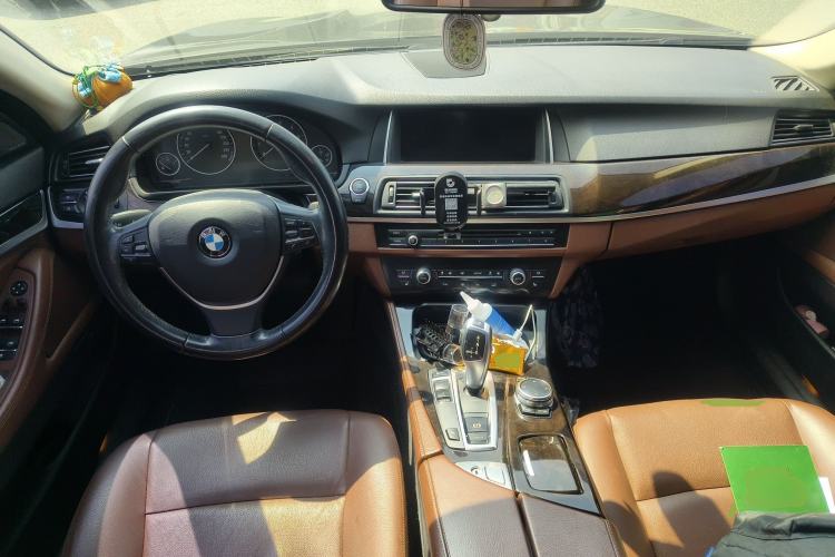 Used BMW 5 Series 2014 528Li Fashion Design Package Center Console