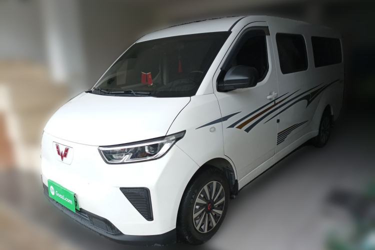 Used Wuling Yangguang 2024 300km Comfort-Grade Passenger Van 60kW