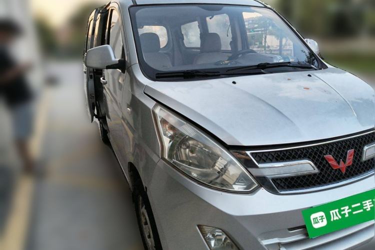 Used Wuling Rongguang V 2015 1.5L Standard Version

