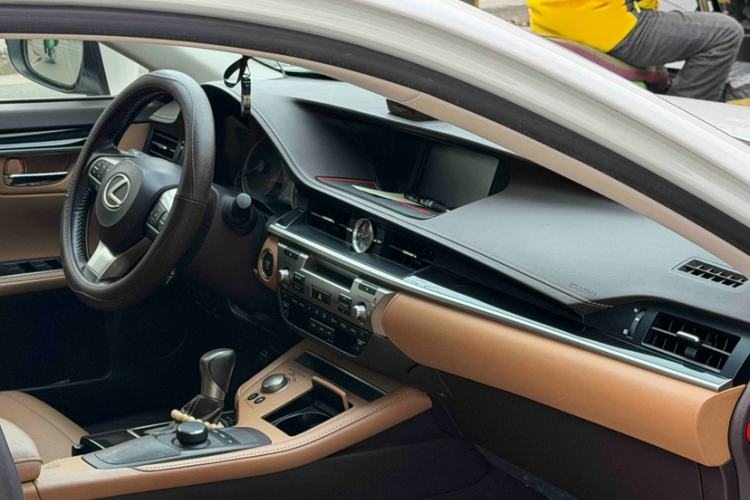 Used Lexus ES 2015 200 Elite Edition Interior 2