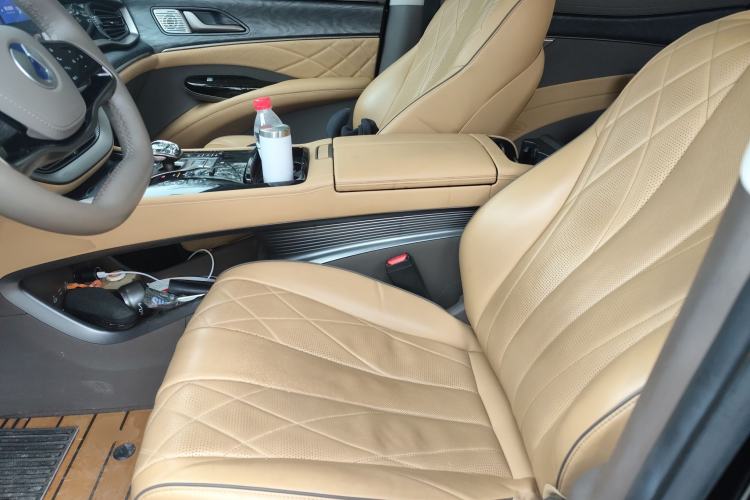 Used Denza D9 2022 DM-i 1040 Prestige Model