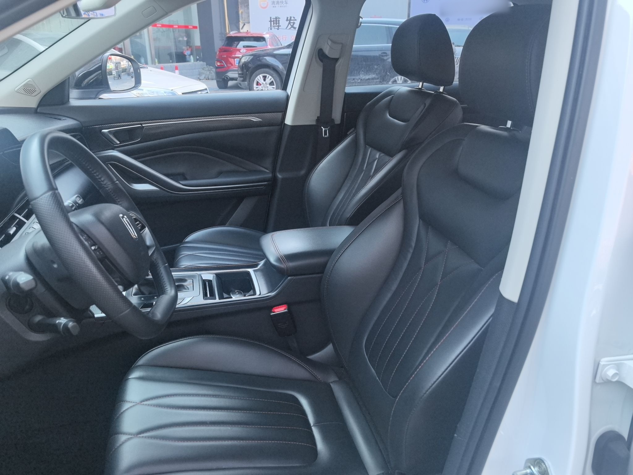 Переднее сиденье в автомобиле