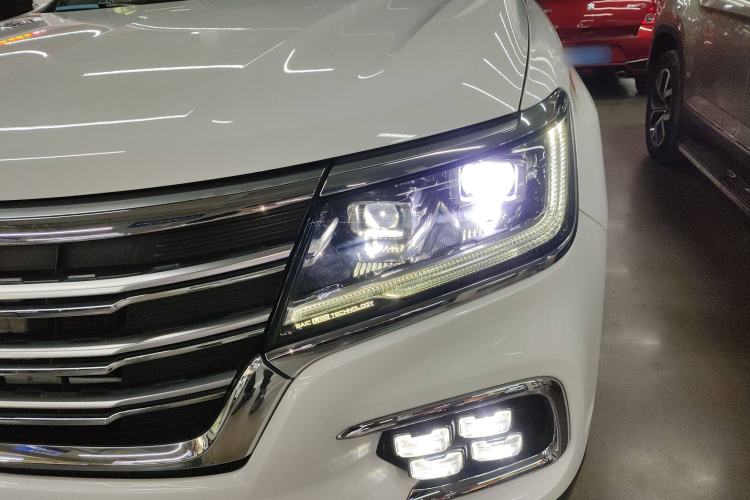 Used Roewe RX8 2018 30T Smart Connectivity Two-Wheel Drive Flagship Edition
